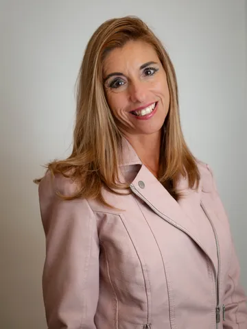a woman smiling at camera - susana