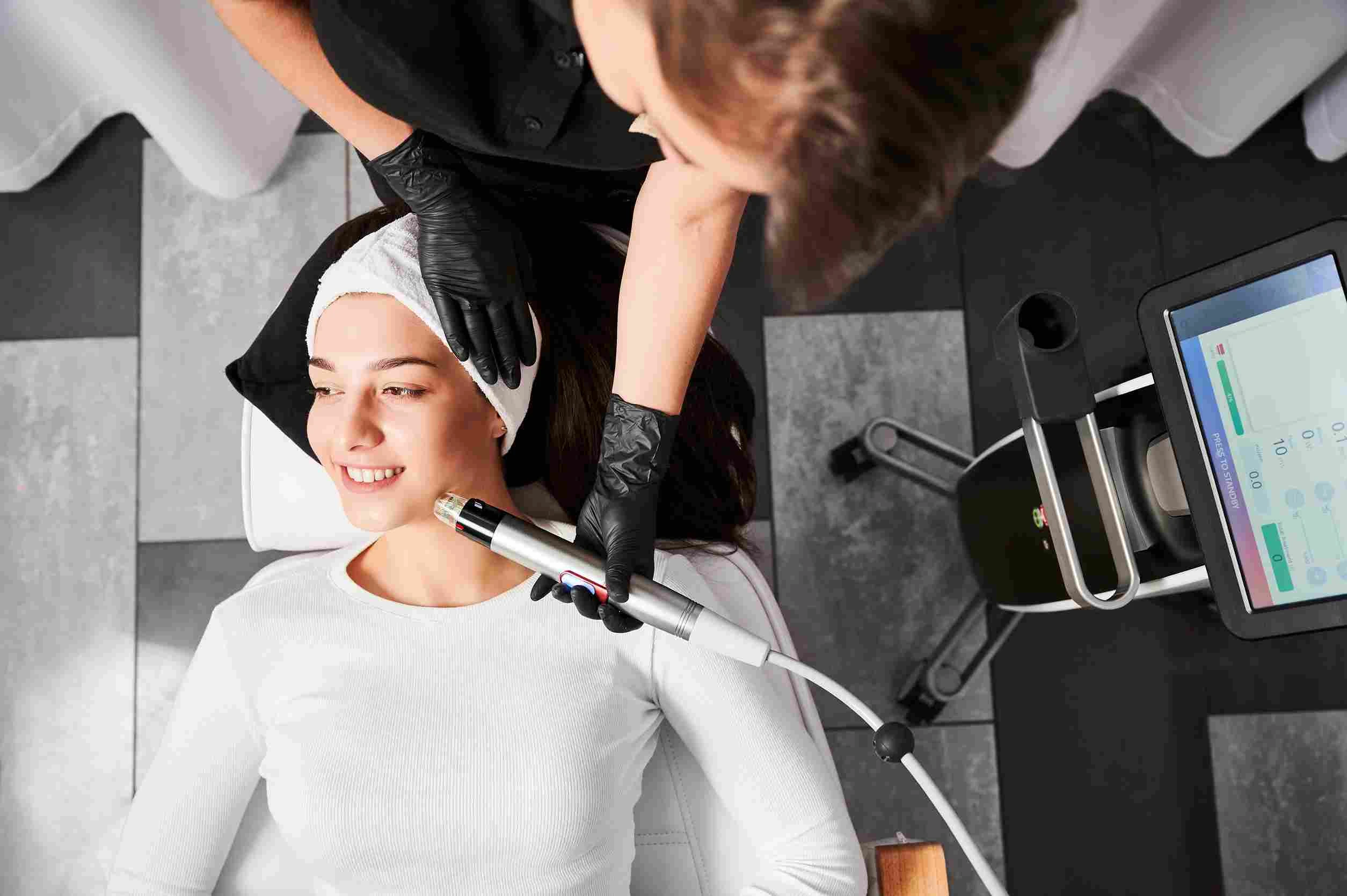 RF MICRONEEDLING + LASER